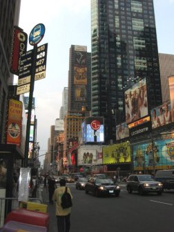 timessquare1sm.jpg (23370 bytes)